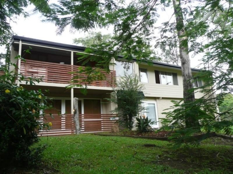 1 Eaglie Street, Chapel Hill QLD 4069