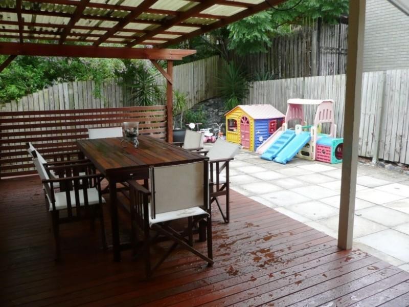 1 Eaglie Street, Chapel Hill QLD 4069