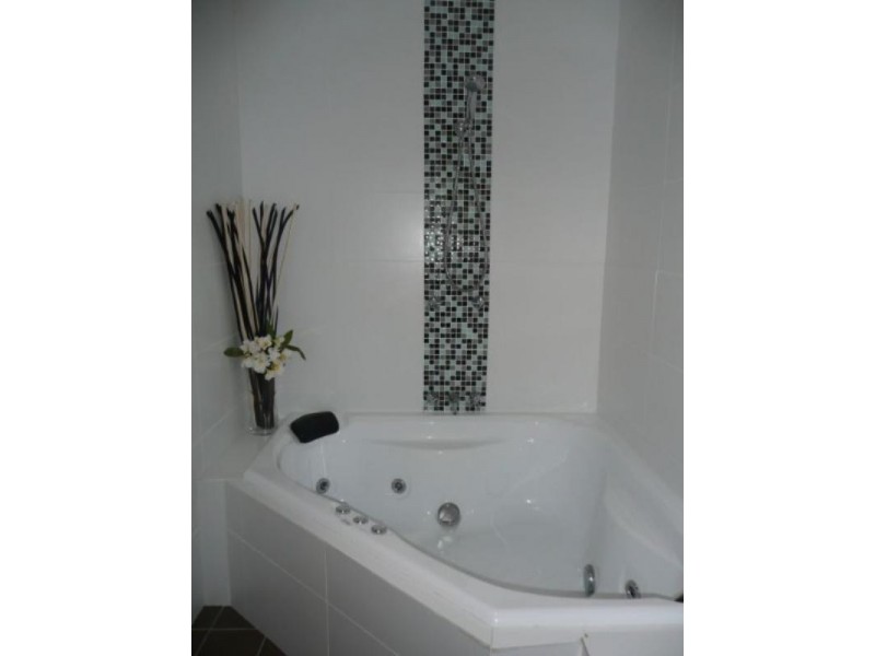 1 Eaglie Street, Chapel Hill QLD 4069