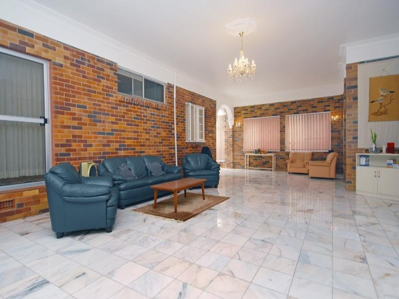 1 McCaul Street, Taringa QLD 4068