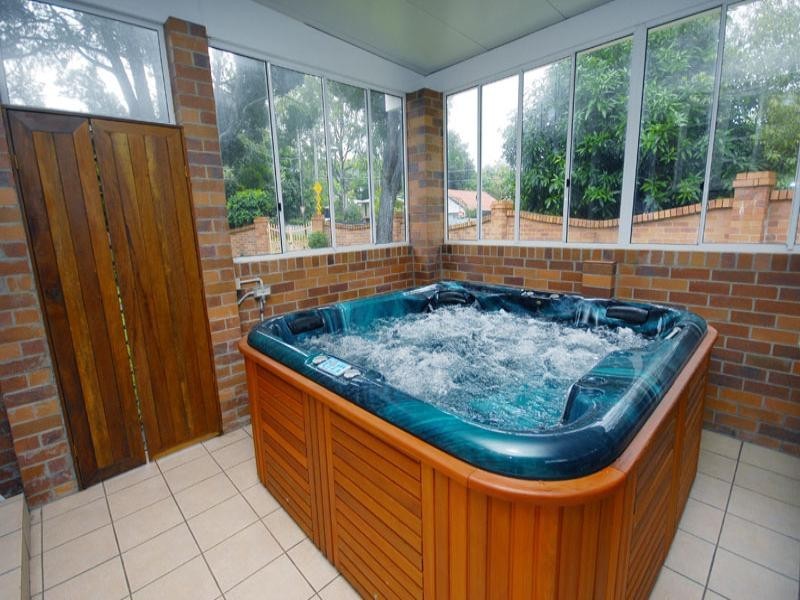 1 McCaul Street, Taringa QLD 4068