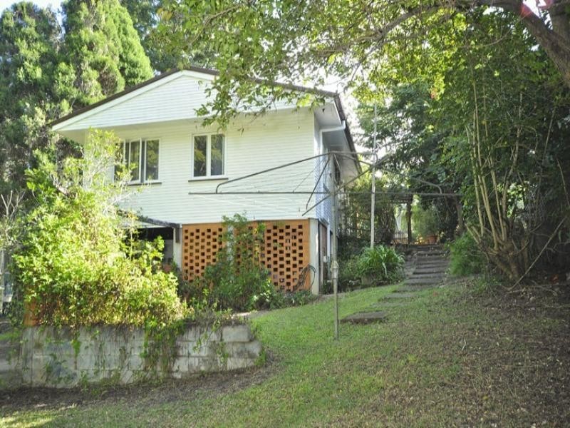 13 Kimba Street, Chapel Hill QLD 4069