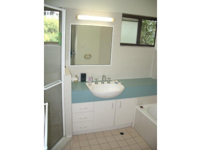 2/106 Sherwood Road, Toowong QLD 4066