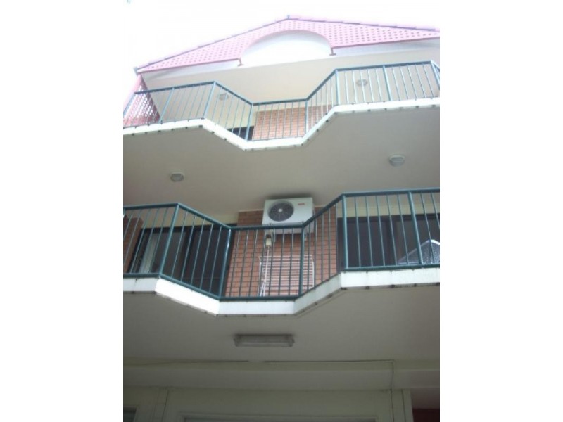 2/106 Sherwood Road, Toowong QLD 4066