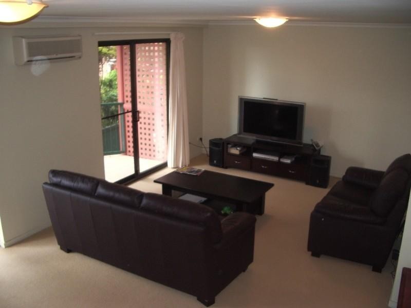 2/106 Sherwood Road, Toowong QLD 4066