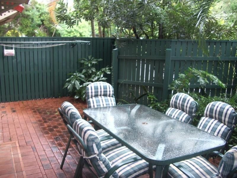 2/106 Sherwood Road, Toowong QLD 4066