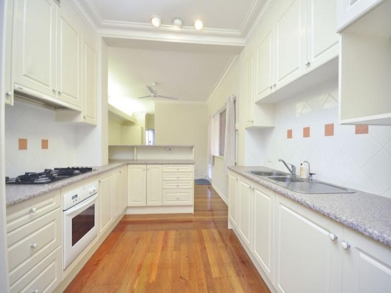 49 Fifth Avenue, St Lucia QLD 4067