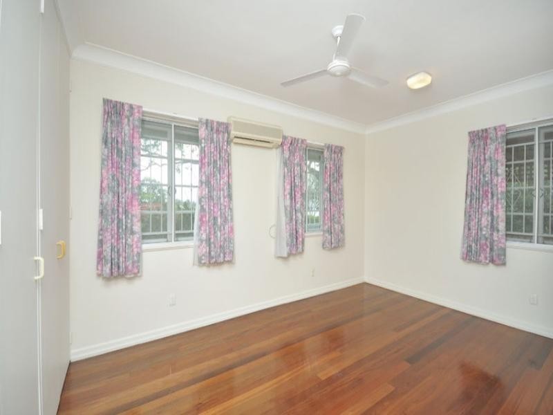 49 Fifth Avenue, St Lucia QLD 4067