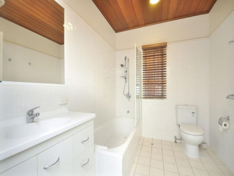 49 Fifth Avenue, St Lucia QLD 4067