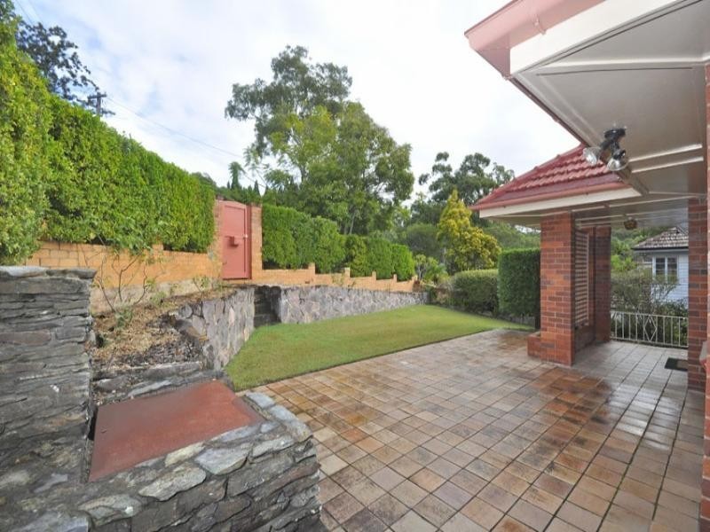 49 Fifth Avenue, St Lucia QLD 4067