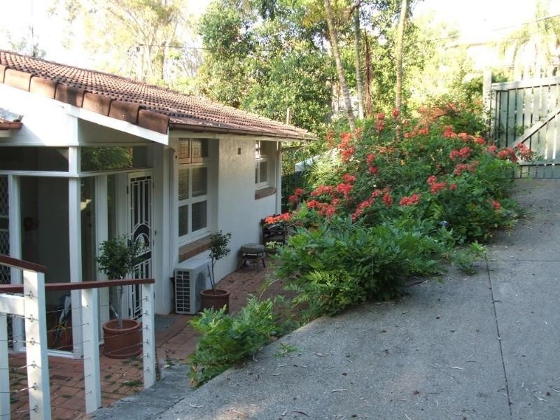 12 Tarcoola Street, St Lucia QLD 4067