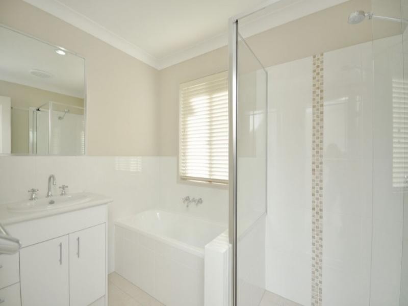 25 Pioneer Crescent, Bellbowrie QLD 4070