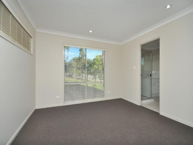 25 Pioneer Crescent, Bellbowrie QLD 4070