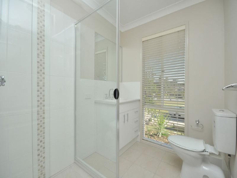 25 Pioneer Crescent, Bellbowrie QLD 4070