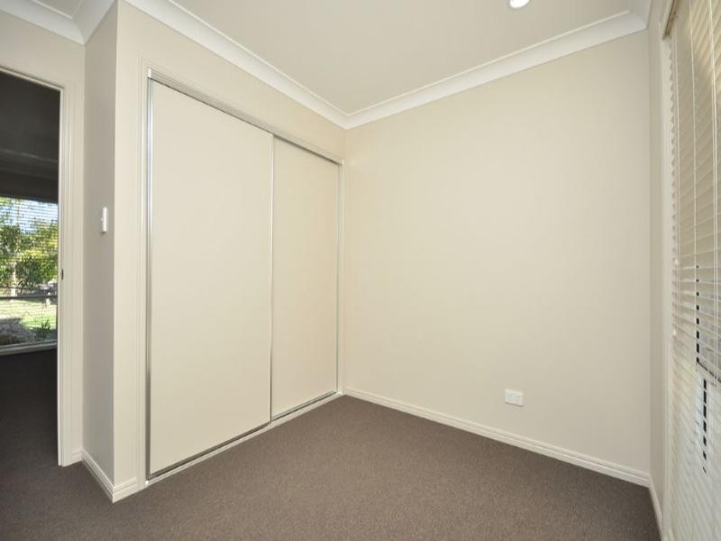 25 Pioneer Crescent, Bellbowrie QLD 4070