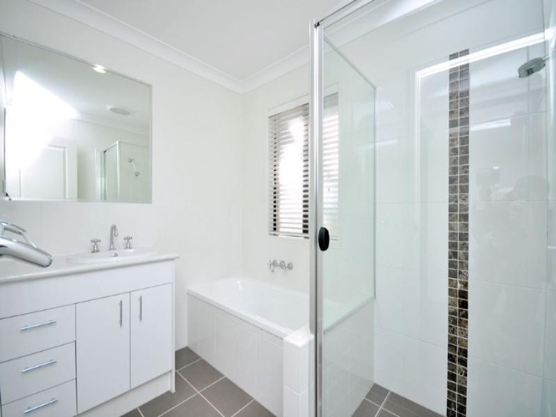 25A Pioneer Crescent, Bellbowrie QLD 4070