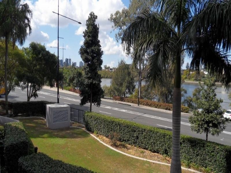 202/21 Patrick Lane, Toowong QLD 4066