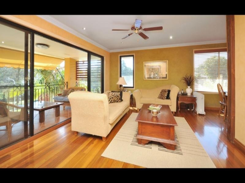 98 Mt Ommaney Drive, Jindalee QLD 4074