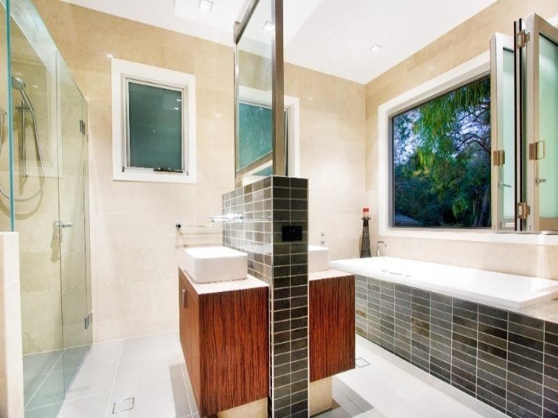 136A Simpsons Road, Bardon QLD 4065