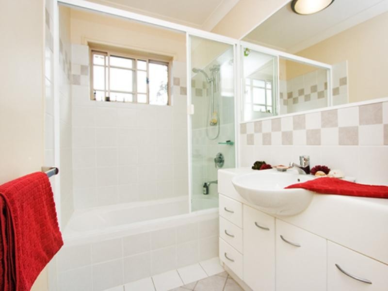 4/360 Simpsons Road, Bardon QLD 4065