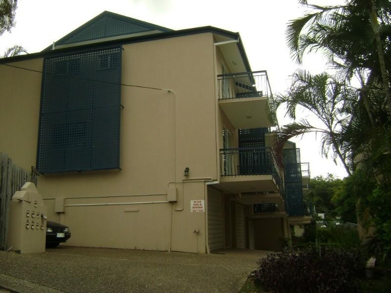 1/2 Moore Street, Taringa QLD 4068