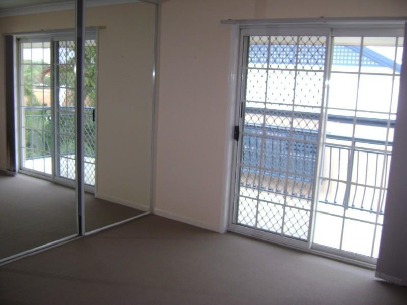 1/2 Moore Street, Taringa QLD 4068