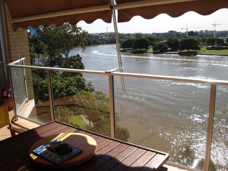 25/82 Sandford Street, St Lucia QLD 4067
