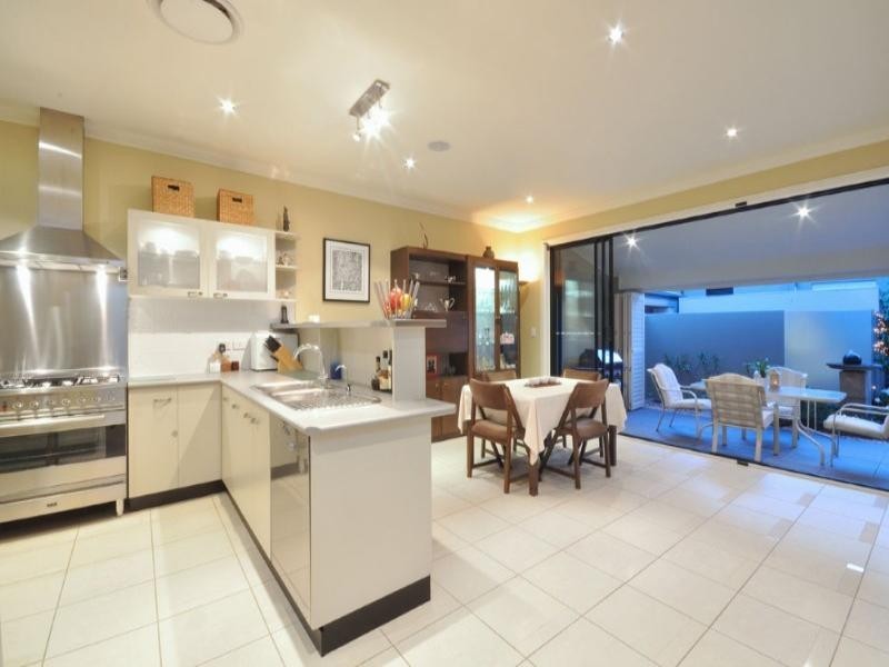 23 Burns Street, Indooroopilly QLD 4068