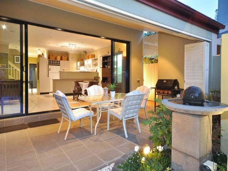 23 Burns Street, Indooroopilly QLD 4068