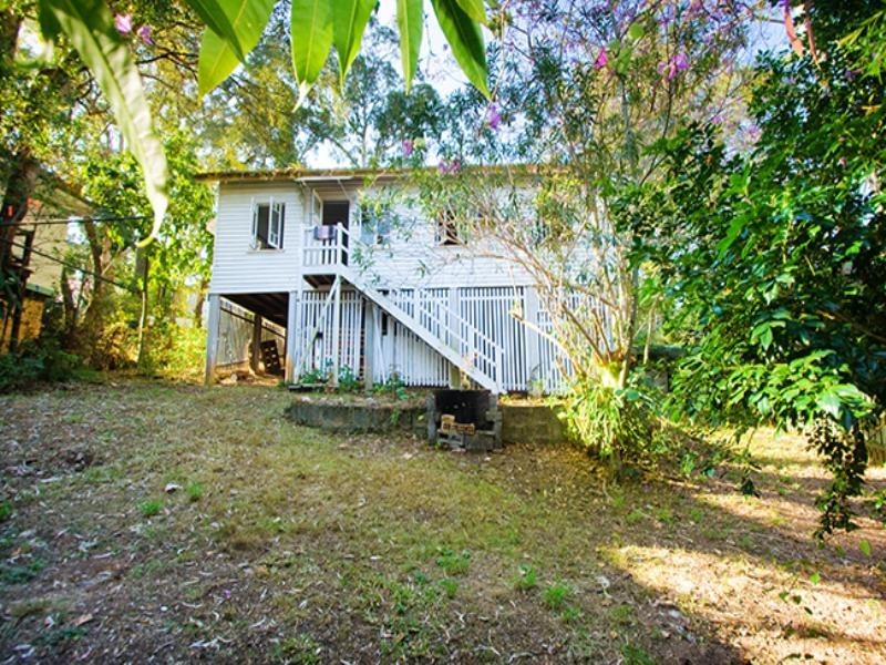 89 Ninth Avenue, St Lucia QLD 4067