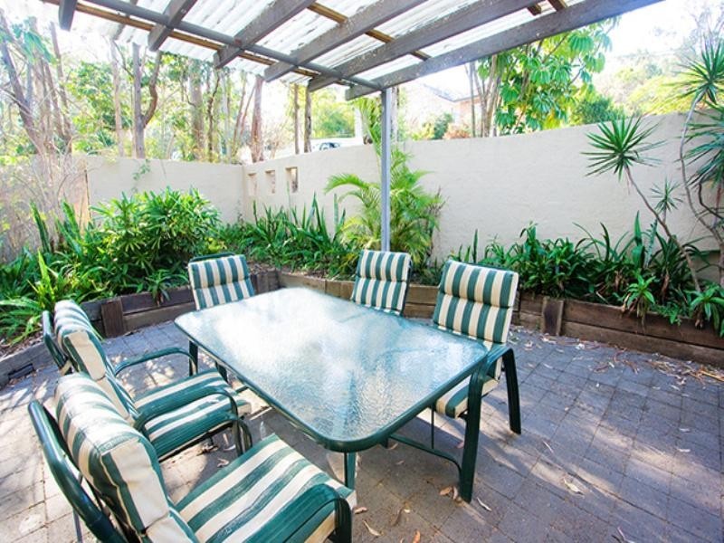 89 Ninth Avenue, St Lucia QLD 4067