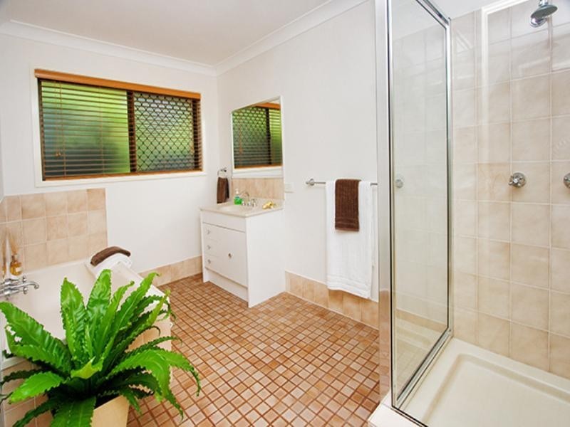 22 Wyndarra Street, Kenmore QLD 4069