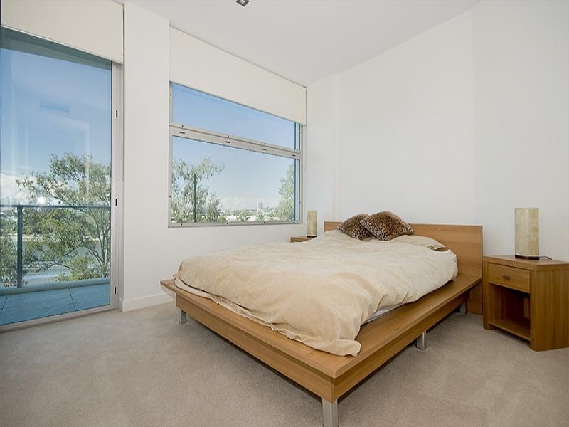 22/205 Coronation Drive, Auchenflower QLD 4066