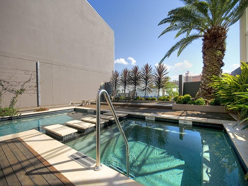 22/205 Coronation Drive, Auchenflower QLD 4066