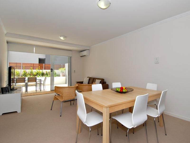 4/101 Clarence Road, Indooroopilly QLD 4068