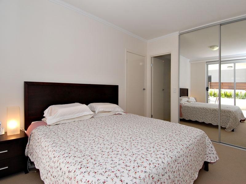 4/101 Clarence Road, Indooroopilly QLD 4068