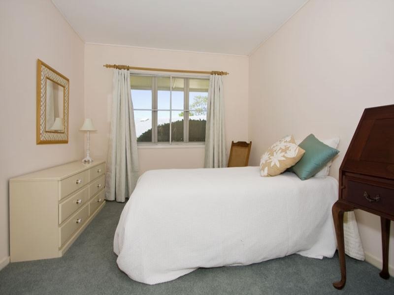 8 Kersley Road, Kenmore QLD 4069