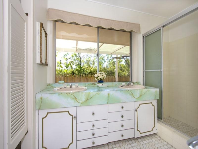 8 Kersley Road, Kenmore QLD 4069