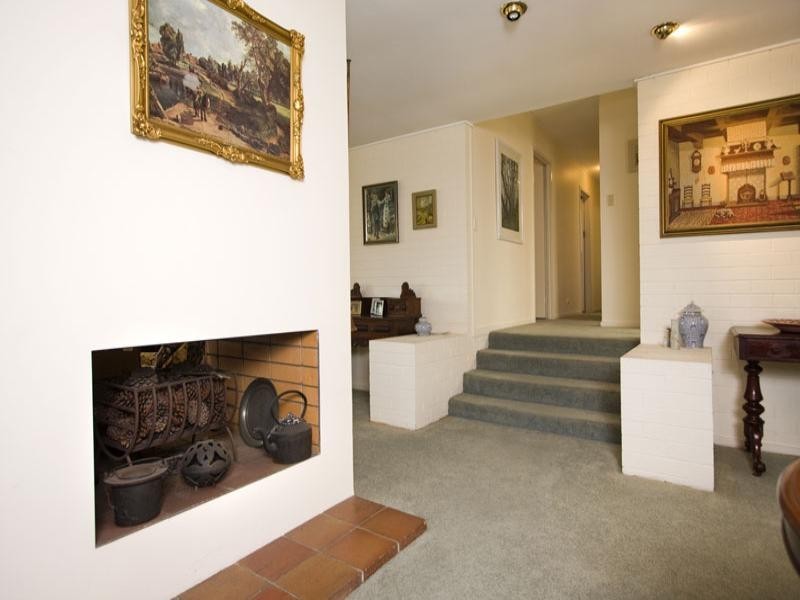 8 Kersley Road, Kenmore QLD 4069