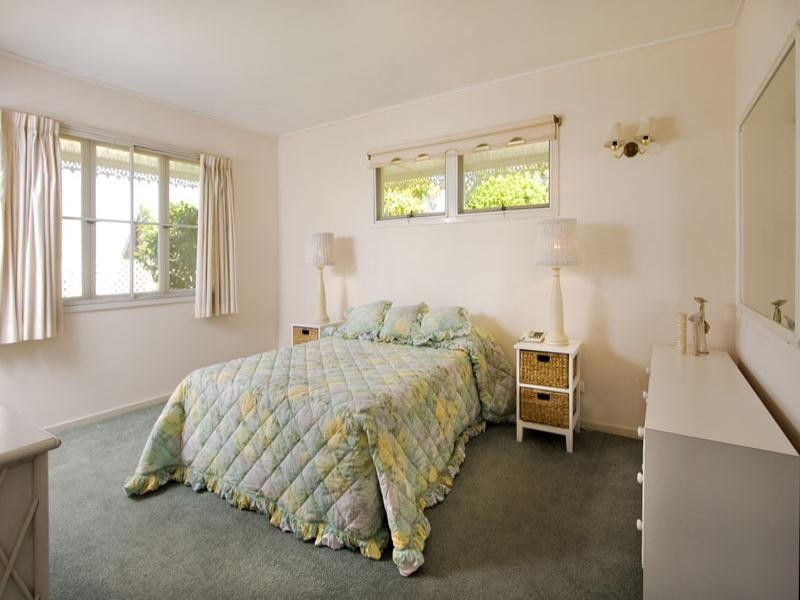 8 Kersley Road, Kenmore QLD 4069