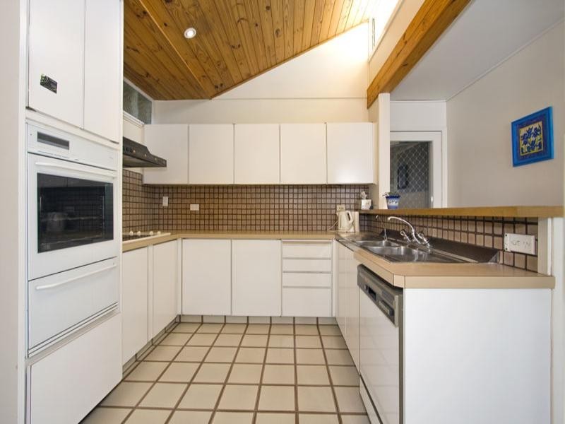 8 Kersley Road, Kenmore QLD 4069