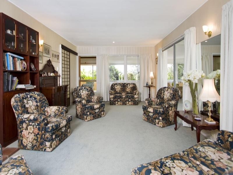 8 Kersley Road, Kenmore QLD 4069