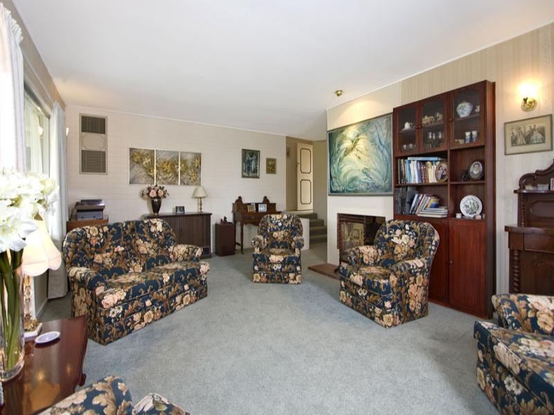 8 Kersley Road, Kenmore QLD 4069