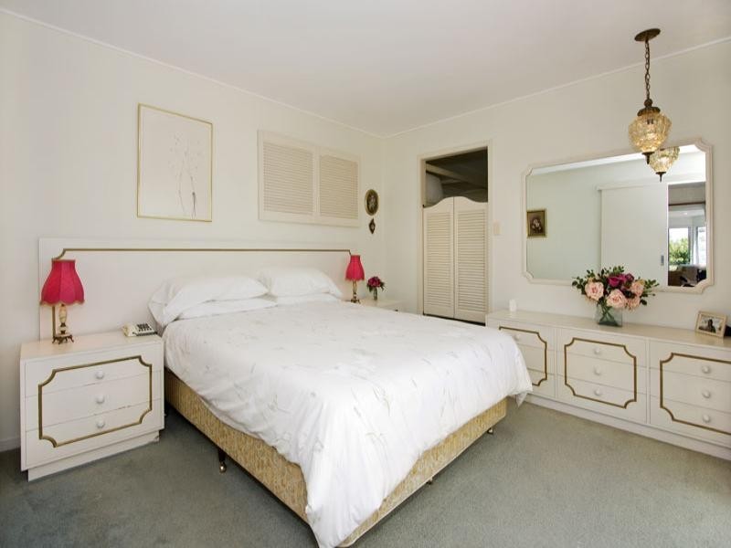 8 Kersley Road, Kenmore QLD 4069