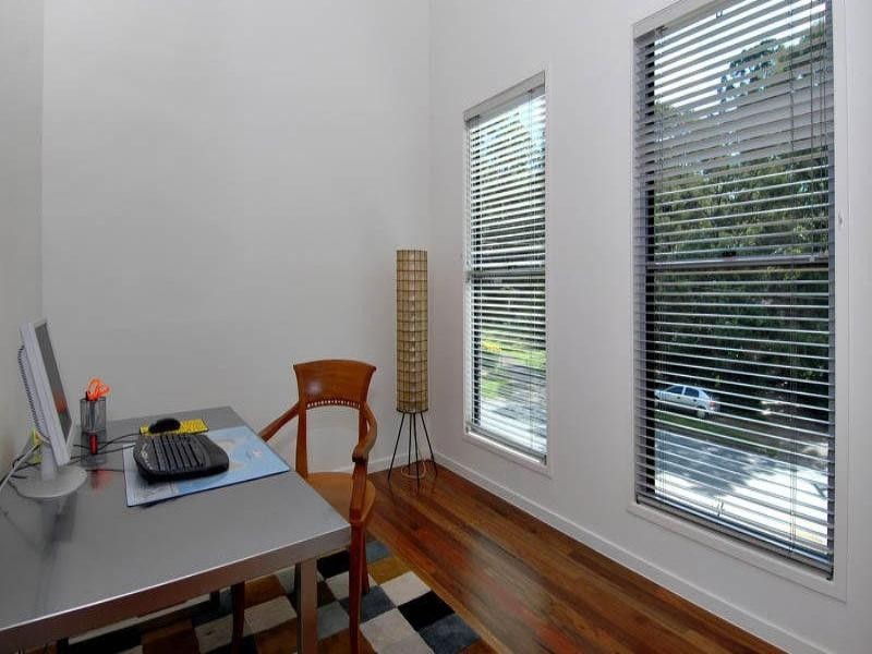 8 Kersley Road, Kenmore QLD 4069