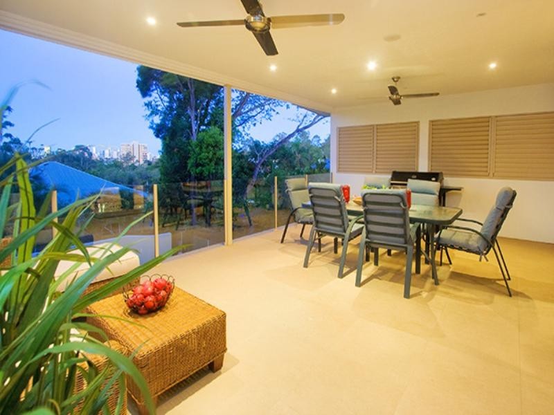 26 Bishop Street, St Lucia QLD 4067