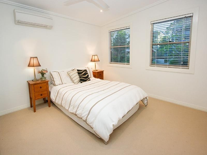 26 Bishop Street, St Lucia QLD 4067