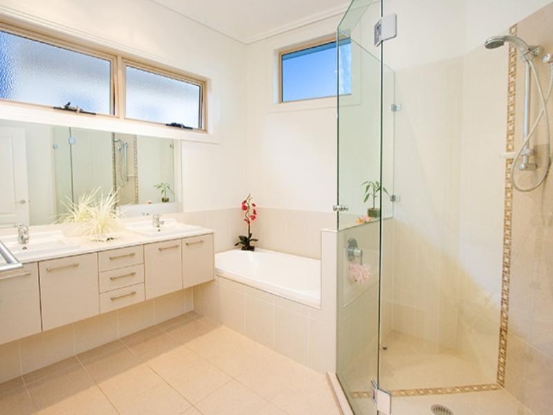 26 Bishop Street, St Lucia QLD 4067