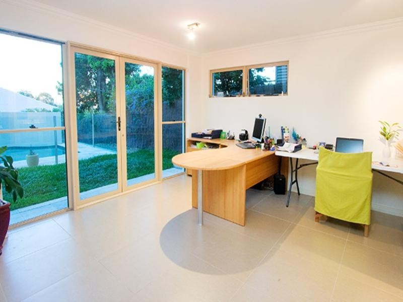 26 Bishop Street, St Lucia QLD 4067