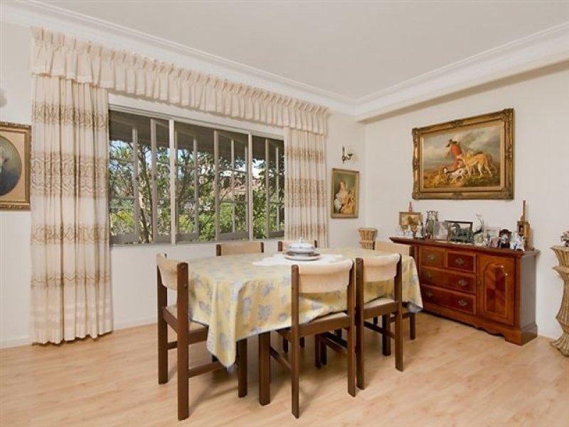 2 Mavis Street, St Lucia QLD 4067